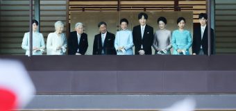 一般参賀 – 天皇陛下が新年の挨拶　お出まし